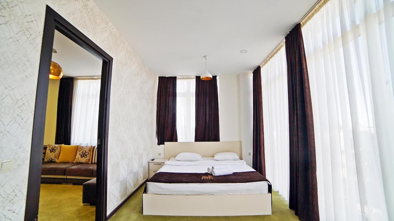 Plaza 3* Батуми